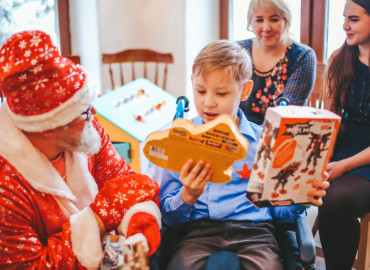 500 тяжелобольных детей из Омска могут остаться без новогодних подарков